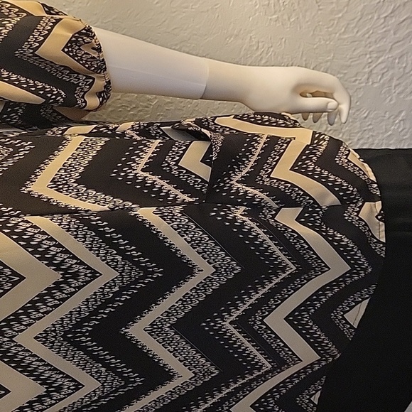 3/$30 VTG LIVING DOLL Zigzag Chevron  Balloon Elbow Sleeve Chiffon Blouse - Picture 4 of 6